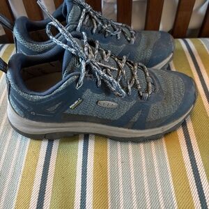 Keen hiking shoes